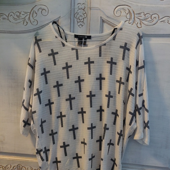 New Forever 21 top cross design top size Small - Picture 2 of 4